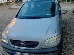 Silber Gebraucht 2000 Opel Zafira Van / Kleinbus | 2.000 €