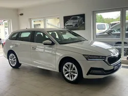 Candy weiss Gebraucht 2024 Skoda Octavia Style Kombi | 27.990 € (Superpreis)