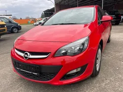 Rot Gebraucht 2015 Opel Astra Selection Limousine | 5.799 € (Fairer Preis)