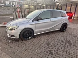 Silber Gebraucht 2013 Mercedes B200 Van / Kleinbus | 14.999 € (Teuer)