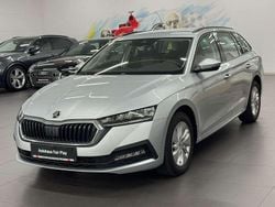 Brilliantsilber Gebraucht 2023 Skoda Octavia Ambition Kombi | 25.790 € (Guter Preis)