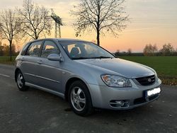 Grau Gebraucht 2005 Kia Cerato EX Limousine | 1.600 € (Fairer Preis)