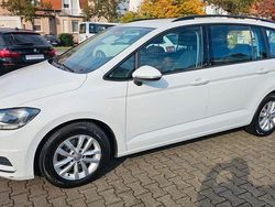 Weiß Gebraucht 2018 VW Touran Comfortline Van / Kleinbus | 10.900 € (Fairer Preis)