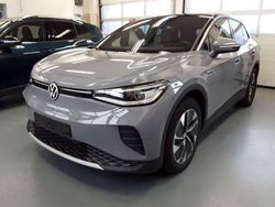 Mondsteingrau schwarz Gebraucht 2023 VW ID.4 Pro SUV | 33.440 € (Fairer Preis)