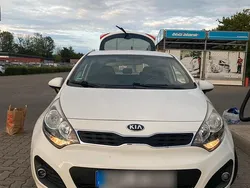 Weiß Gebraucht 2014 Kia Rio 2 Limousine | 6.400 € (Etwas zu teuer)