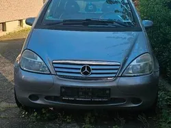 Silber Gebraucht 2000 Mercedes A190 Avantgarde Limousine | 900 € (Superpreis)