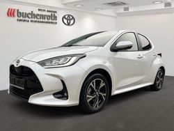 Platinum white pearl mc. Neu 2025 Toyota Yaris Hybrid Comfort Kleinwagen | 28.990 € (Etwas zu teuer)