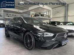 Kosmosschwarz metallic Gebraucht 2023 Mercedes CLA250 Premium Limousine | 39.879 € (Guter Preis)