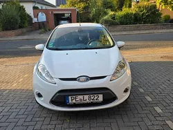 Weiß Gebraucht 2010 Ford Fiesta Titanium Kleinwagen | 3.950 € (Fairer Preis)