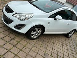 Weiß Gebraucht 2011 Opel Corsa Kleinwagen | 3.200 € (Etwas zu teuer)