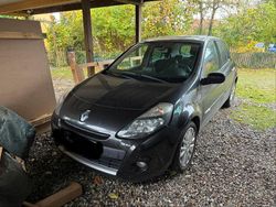 Schwarz Gebraucht 2011 Renault Clio II Limousine | 2.500 € (Guter Preis)