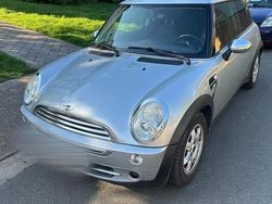 Silber Gebraucht 2007 Mini Cooper Kleinwagen | 2.200 €