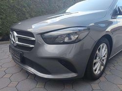 Grau Gebraucht 2019 Mercedes B200 Progressive Van / Kleinbus | 25.000 € (Teuer)