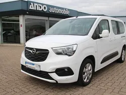 Weiß Gebraucht 2020 Opel Combo Life Edition Van / Kleinbus | 19.800 € (Etwas zu teuer)