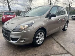 Braun Gebraucht 2011 Renault Scénic III Luxe Van / Kleinbus | 4.999 € (Superpreis)