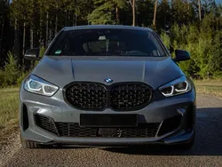 Grau Gebraucht 2020 BMW M135 Kleinwagen | 30.100 € (Fairer Preis)