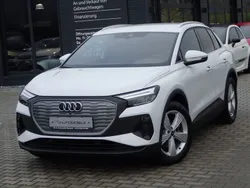 Weiß Gebraucht 2021 Audi Q4 e-tron S-Line SUV | 34.950 € (Teuer)