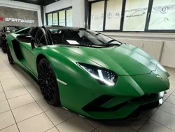 Grün Gebraucht 2019 Lamborghini Aventador Cabrio | 435.000 € (Etwas zu teuer)