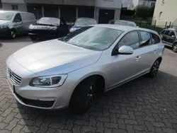 Bright silver metallic / metal Gebraucht 2018 Volvo V60 Linje Svart Kombi | 14.750 € (Fairer Preis)