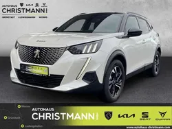 Lack weiss perlglänzend/typ au Gebraucht 2023 Peugeot e-2008 GT SUV | 22.990 € (Fairer Preis)