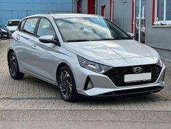 Silber Gebraucht 2023 Hyundai i20 Limousine | 16.995 €