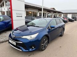 Blau Gebraucht 2018 Toyota Avensis Team Kombi | 19.500 € (Fairer Preis)