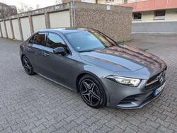 Grau Gebraucht 2019 Mercedes A200 AMG line Limousine | 24.900 € (Teuer)