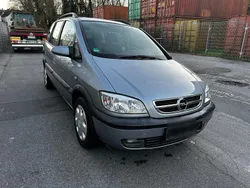 Grau Gebraucht 2004 Opel Zafira Van / Kleinbus | 2.290 € (Fairer Preis)