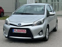 Silber Gebraucht 2012 Toyota Yaris Hybrid Life Limousine | 7.990 € (Etwas zu teuer)