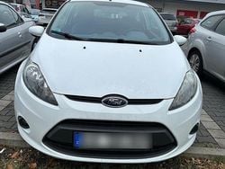Weiß Gebraucht 2011 Ford Fiesta Kleinwagen | 2.599 €