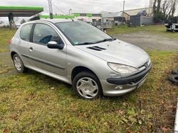 Grau Gebraucht 2001 Peugeot 206 Premium Limousine | 1.200 € (Fairer Preis)