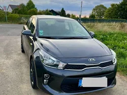 Grau Gebraucht 2018 Kia Rio Edition 7 Limousine | 9.999 € (Fairer Preis)