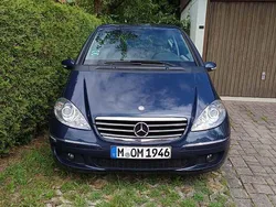 Blau Gebraucht 2007 Mercedes 200 Kleinwagen | 2.000 €