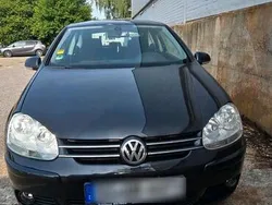 Schwarz Gebraucht 2005 VW Golf IV Kleinwagen | 2.700 €