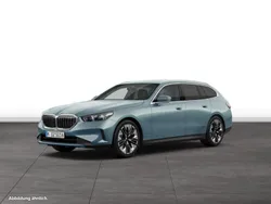 Grün Gebraucht 2024 BMW 520 Kombi | 53.330 € (Guter Preis)