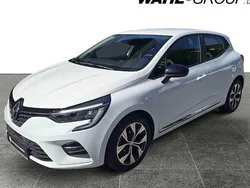 Weiß Gebraucht 2023 Renault Clio V Evolution Limousine | 14.780 € (Guter Preis)