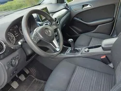 Weiß Gebraucht 2013 Mercedes B200 Van / Kleinbus | 5.500 €