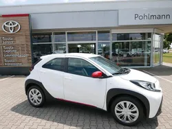 Weiß Gebraucht 2022 Toyota Aygo X-play Kleinwagen | 12.990 € (Guter Preis)