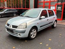 Silber Gebraucht 2002 Renault Clio II Authentique Kleinwagen | 2.200 € (Etwas zu teuer)