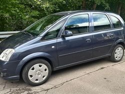Grau Gebraucht 2006 Opel Meriva Van / Kleinbus | 1.700 € (Fairer Preis)