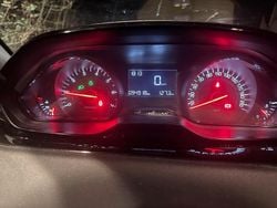 Weiß Gebraucht 2014 Peugeot 208 Kleinwagen | 4.150 € (Guter Preis)