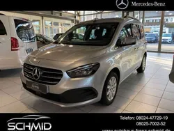 Helvinsilber Gebraucht 2023 Mercedes 180 Progressive Limousine | 29.222 € (Fairer Preis)