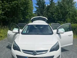 Weiß Gebraucht 2014 Opel Astra Energy Kombi | 5.750 €