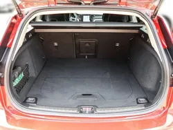 Rot Gebraucht 2024 Volvo V60 Plus Kombi | 44.160 € (Fairer Preis)
