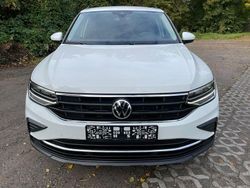 Weiß Gebraucht 2020 VW Tiguan Life SUV | 25.990 € (Etwas zu teuer)