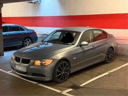 Grau Gebraucht 2005 BMW 320 Limousine | 2.800 € (Superpreis)