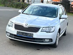 Silber Gebraucht 2014 Skoda Superb Ambition Kombi | 6.900 €