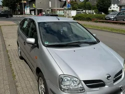 Silber Gebraucht 2004 Nissan Almera Tino Van / Kleinbus | 4.900 €
