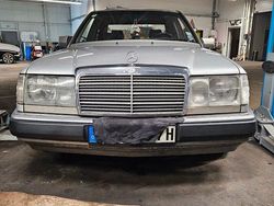 Silber Gebraucht 1991 Mercedes 300 Limousine | 13.000 €