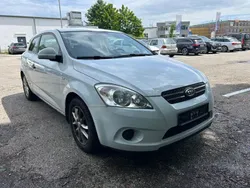Weiß Gebraucht 2009 Kia ProCeed LX Kleinwagen | 999 €